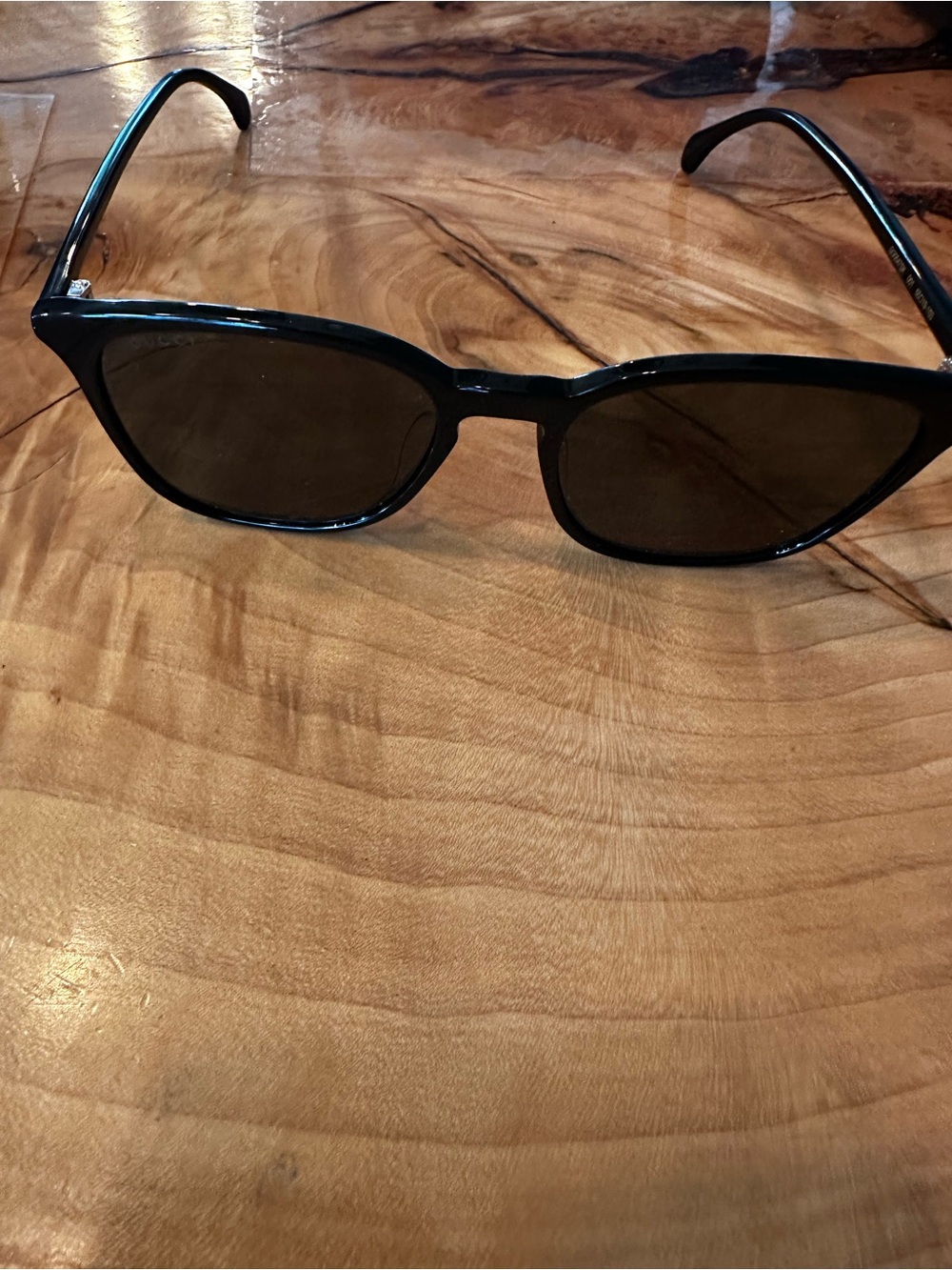 Gucci Black Gloss Square Sunglasses with Dark Lenses - Picture 7 of 9